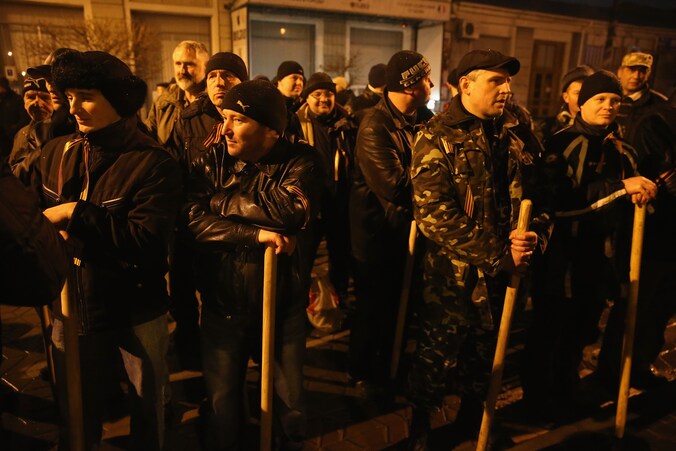 Pro-Russische mannen houden het parlementsgebouw in de hoofdstad Simferopol bezet.