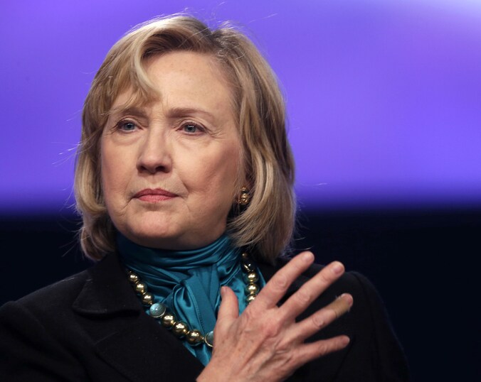"Als hij (Poetin) naar Oekraïne kijkt, ziet hij een plek die, volgens hem, integraal deel uitmaakt van het Russische moederland", wordt Clinton nog geciteerd.