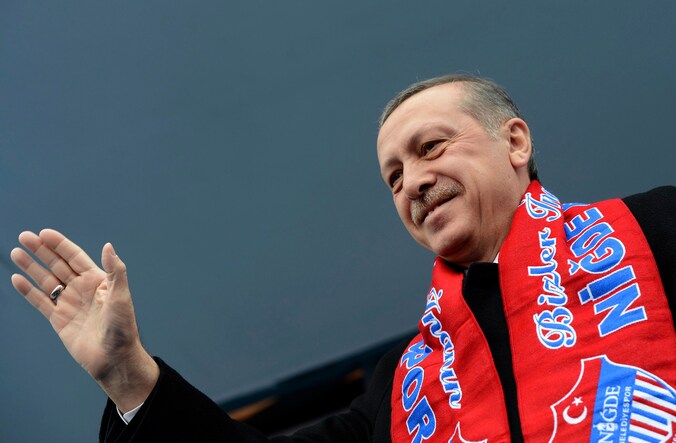 Erdogan verstrakte ook al de greep op het internet.