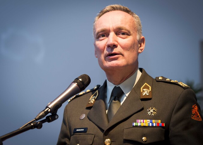 Stafchef van het Nederlandse leger Tom Middendorp.