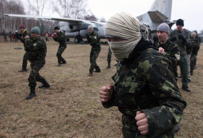 Oekraïense strijdkrachten trainen nabij Kiev.