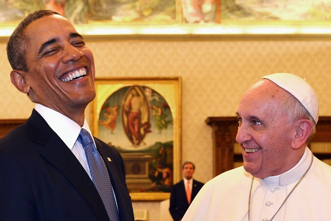 De Amerikaanse president Barack Obama en paus Franciscus tijdens hun ontmoeting vorig jaar in het Vaticaan.