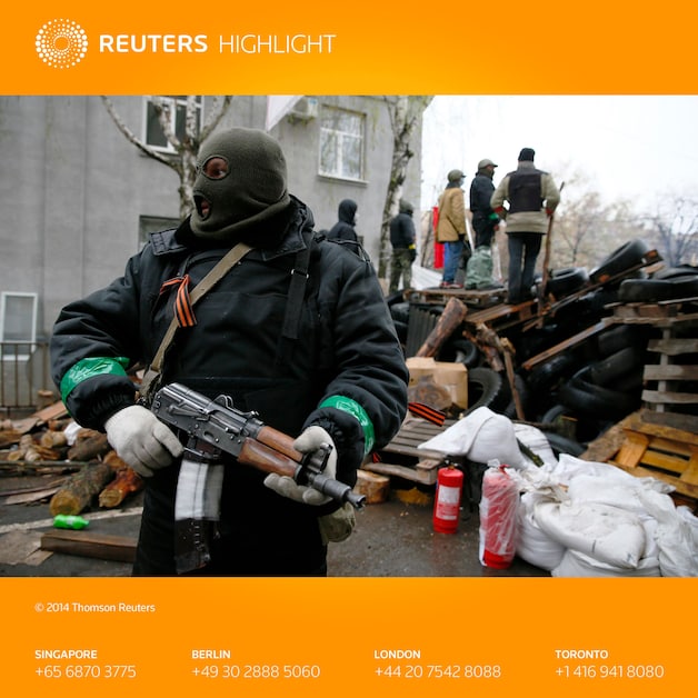 Een gewapende pro-Russische militant in Slavjansk in het oosten van Oekraïne.