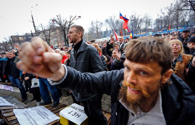 Pro-Russische demonstranten in de stad Loehansk.