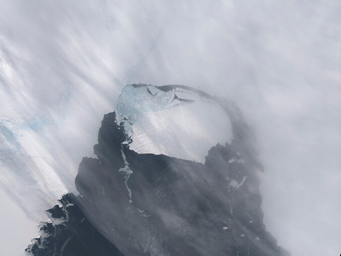 Een deel van de Pine Island gletsjer op satellietbeelden van NASA uit november 2013.