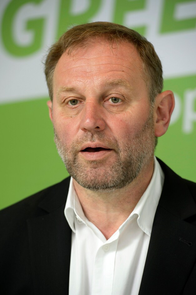 "Dit zou elke democraat kwaad moeten maken", reageert Europees parlementslid Bart Staes (Groen).