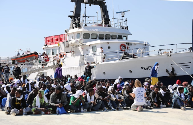 Zij haalden het wel: migranten die werden gered in de haven van Augusta op Sicilië.