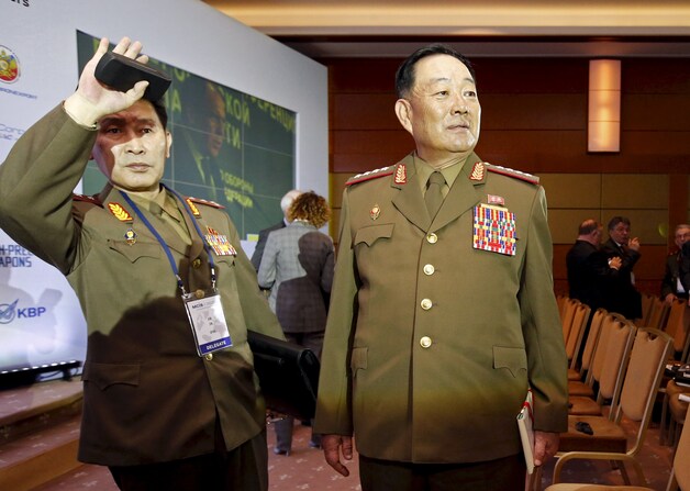 Hyon Yong Chol (rechts) op een foto uit april