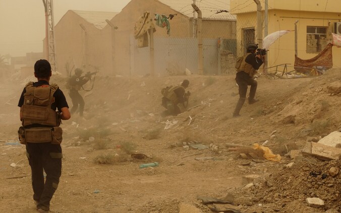 Iraakse veiligheidstroepen leveren slag met IS in Ramadi.
