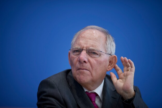 Vooral de Duitse minister van Financiën Wolfgang Schäuble krijgt het zwaar te verduren.