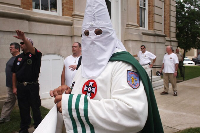 Leden van de extreemrechtse rascistische Ku Klux Klan.
