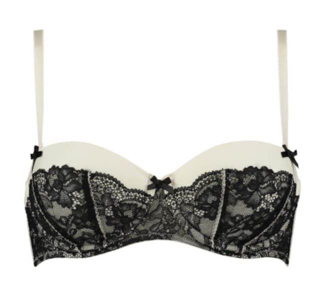 Voorgevormde beugelbh, 32,99 euro.