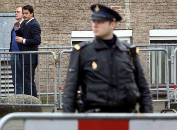 Draconische veiligheidsmaatregelen bij de start van het proces in Amsterdam.