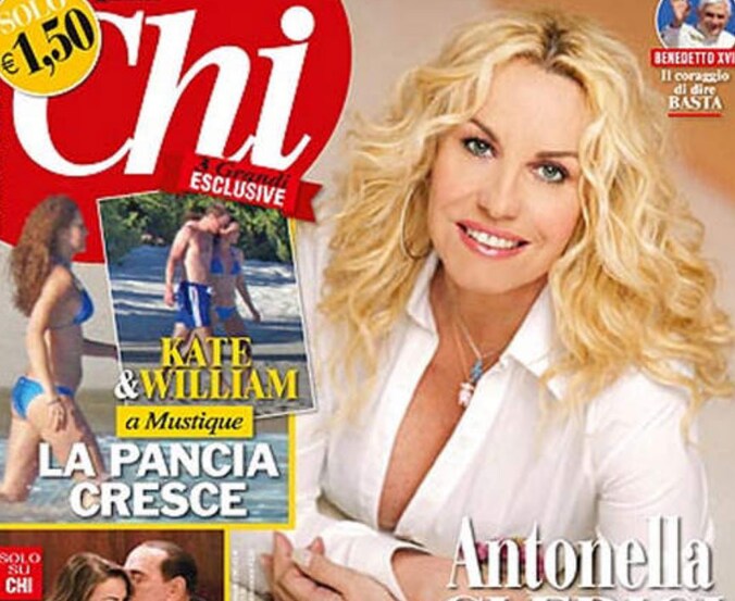 Links op de cover van het Italiaanse roddelblad prijkt Kate met haar buikje in blauwe bikini.