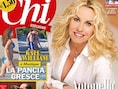 Links op de cover van het Italiaanse roddelblad prijkt Kate met haar buikje in blauwe bikini.