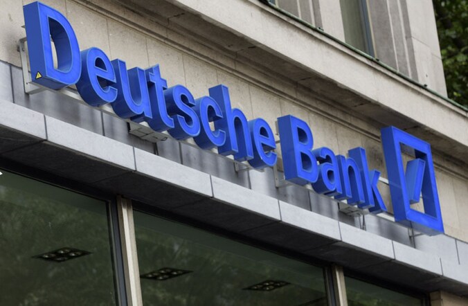 Deutsche Bank daagt de regering Di Rupo voor het Grondwettelijk Hof.