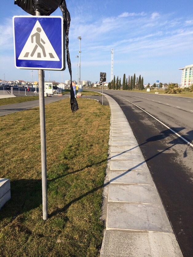 De curbstones liggen al klaar voor de Adler Arena.