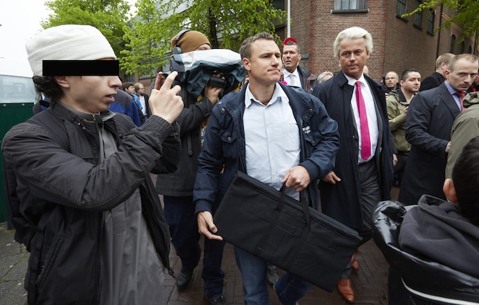 Oussama C. fotografeerde Geert Wilders vorig jaar bij zijn bezoek aan de Schilderswijk in Den Haag.
