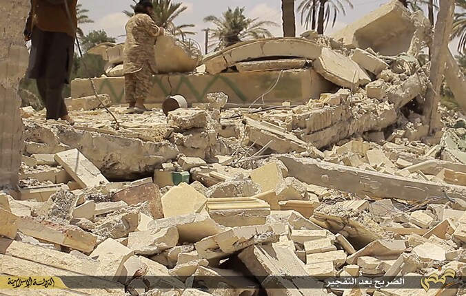 Militanten van IS verwoestten een van de twee grote mausolea die zich bevonden in het historische centrum van de stad Palmyra.