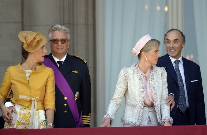 Prinses Claire, prins Laurent, prinses Astrid en prins Lorenz tijdens de eedaflegging van Koning Filip.