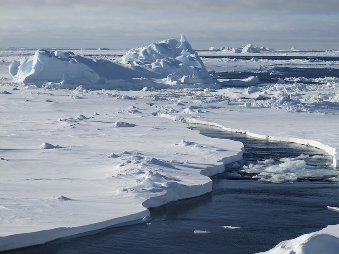 IJsplaten in de Antarctische Oceaan.