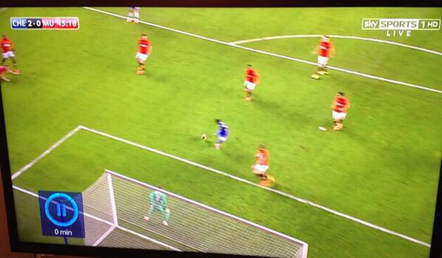 Slap verdedigen bij Man Utd: zeven 'Mancunians' in de zestien, maar Eto'o kan vrijstaand de 2-0 binnenwerken.