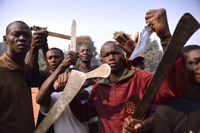 Gewapend met grote kapmessen zaaien groepen jongeren dood en verderf in de Centraal Afrikaanse Republiek.