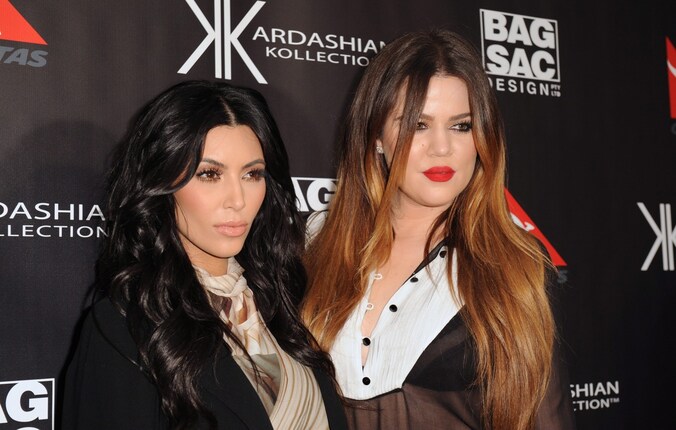 Kim (links) en Khloe Kardashian