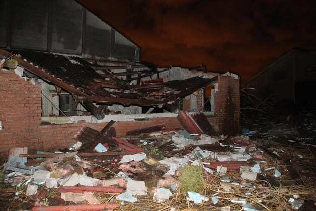 Een andere hangar in Moorsele werd ook deels weggeblazen.