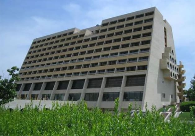 Zo ziet de voorgevel van het Ninawa International Hotel eruit.