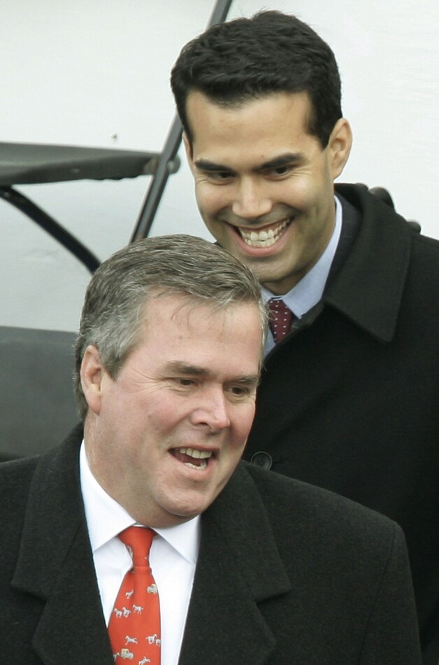 Met vader Jeb Bush in 2005.