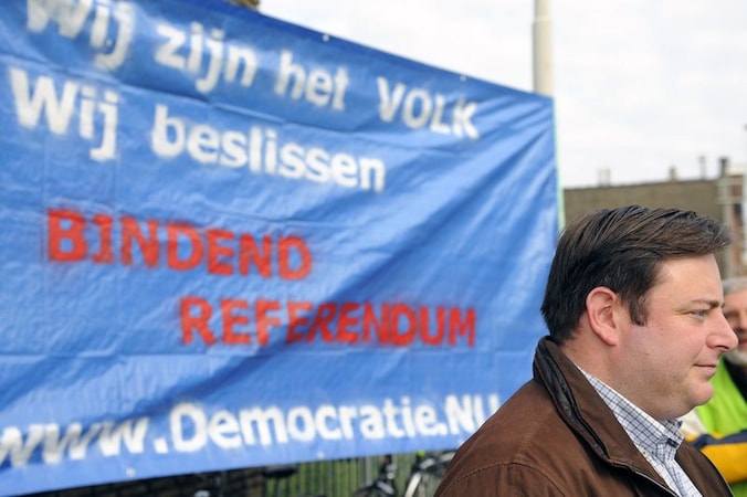 Bart De Wever bond de kat de bel aan.