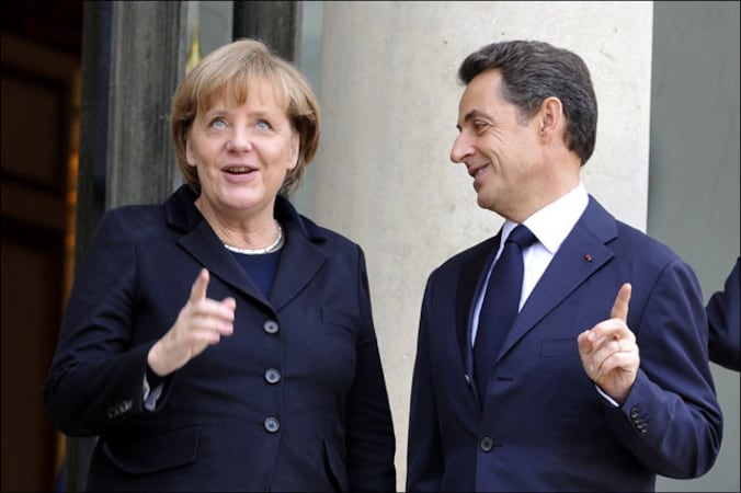 Merkel en Sarkozy: zelfde pak en zelfde opvatting over nieuwe schijf noodhulp aan Griekenland.