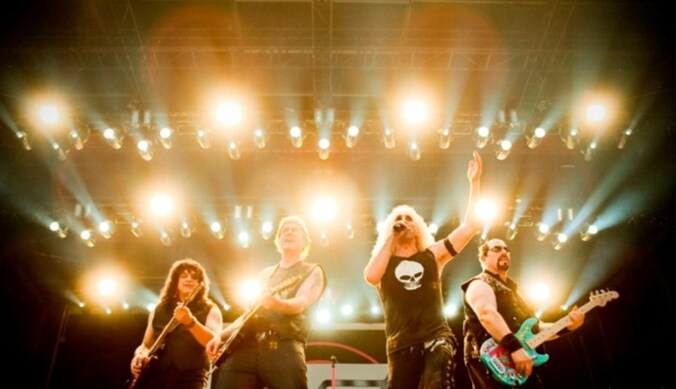 Dee Snider daagt jullie uit om deel te zijn van de grootste rock-'n-roll lichtshow ooit!
