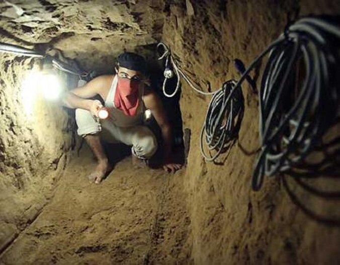 Er zouden honderden tunnels zijn onder Gaza. Foto's uit 2008.