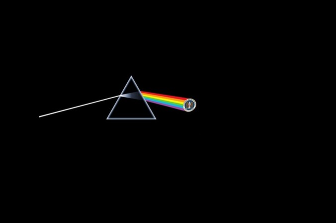 De hoes van 'The Dark Side of the Moon' waar het logo van de NSA is bijgeplakt.