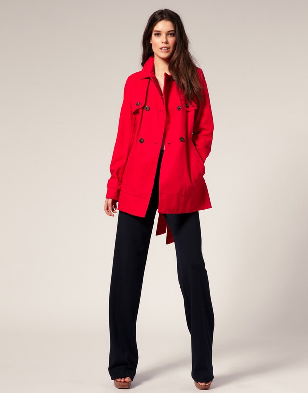 Do: een trenchcoat met ballerina's of sandalen