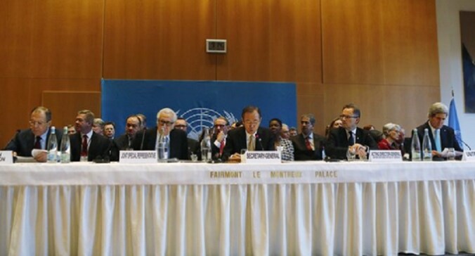 VN-secretaris-generaal Ban Ki-moon (midden) tijdens de internationale vredesconferentie over Syrië.