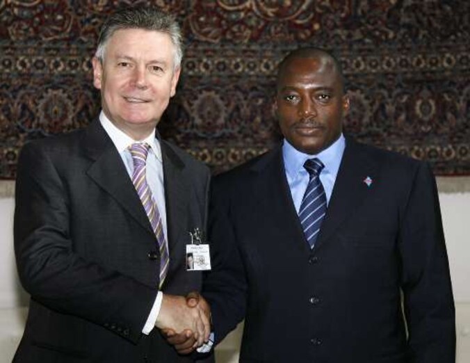 De Gucht en Kabila in 2006, toen beide kemphanen nog iets beter overeenkwamen.