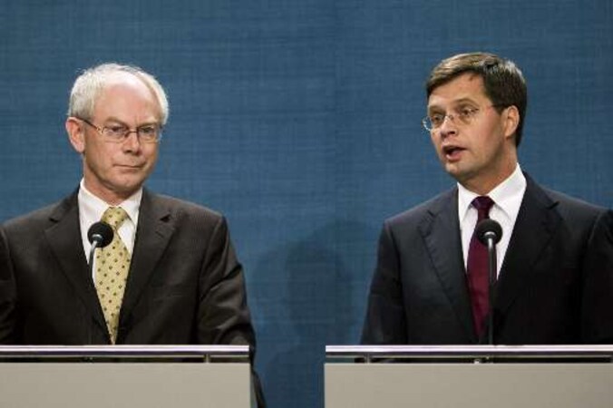 Premier Van Rompuy bleef ook tegenover de Nederlandse premier Balkenende de Fortis-deal verdedigen.