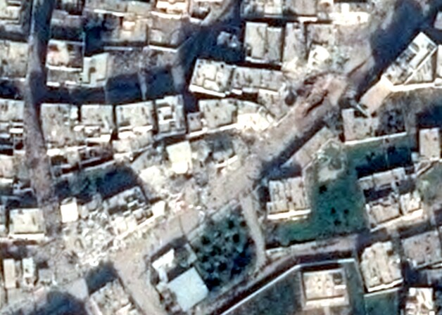Satellietbeelden van Daraa, voor en na een aanval met vatenbommen.