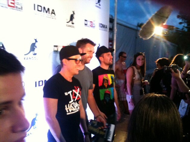 Dimitri Vegas, Michiel Beers en Like Mike op de rode loper voor de awardshow.