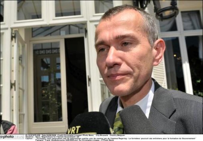 Gennez schoof stemmenkanon Vandenbroucke opzij.