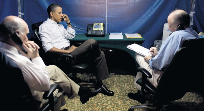 Een foto van Barack Obama uit 2011, toen hij in Argentinië in zijn afluistervrije tent werd bijgepraat over de situatie in Libië.