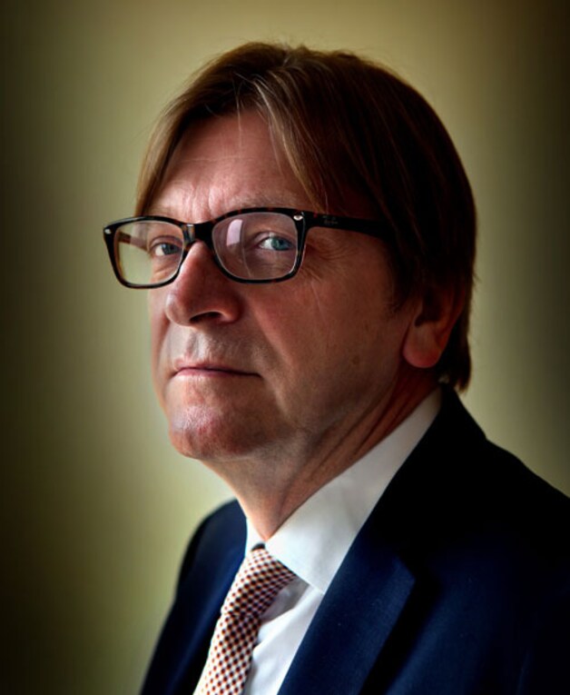 De rol van het staatshoofd willen inperken omdat hij waarschuwt voor populisme vindt Verhofstadt, "kinderachtig".
