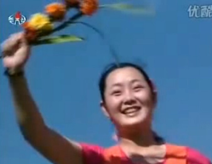 Hyon Song-Wol in een van haar videoclips