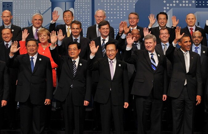 De G-20 top in Toronto in juni 2010, met centraal in het midden de toenmalige premier van Nederland Jan Peter Balkenende.