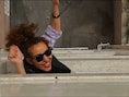 Beeld uit de clip 'Happy we are from Teheran'.