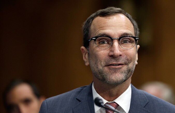 Spanje heeft de Amerikaanse ambassadeur James Costas vandaag op het matje geroepen.