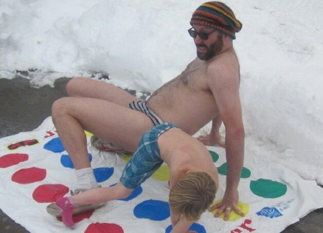 Een rondje twister in de sneeuw.